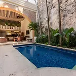 Casa de 3 Hab en la Ciudad Amurallada con Piscina