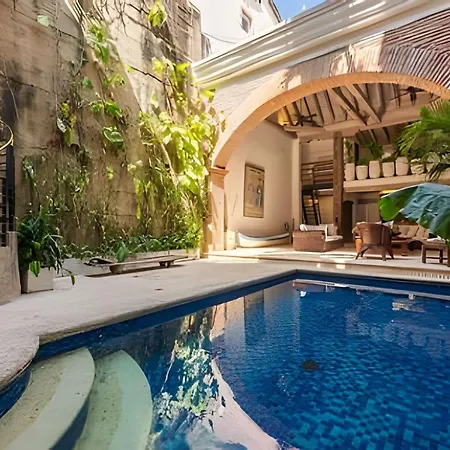 Casa De 3 Hab En La Ciudad Amurallada Con Piscina Сasa de vacaciones
