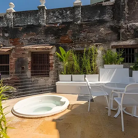 Сasa de vacaciones Casa De 3 Hab En La Ciudad Amurallada Con Piscina